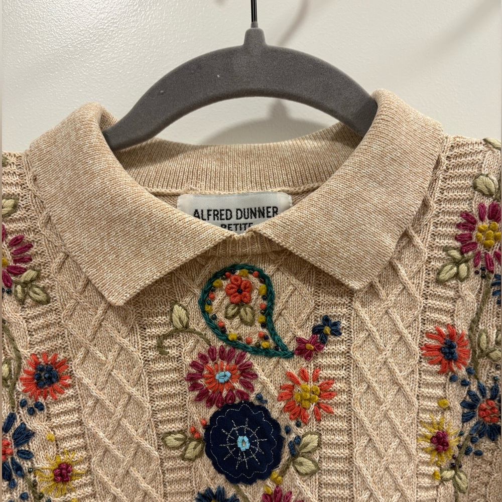 Vintage Alfred Dunner Floral Embroidered Beige Sweater - size PS - Picture 2 of 9